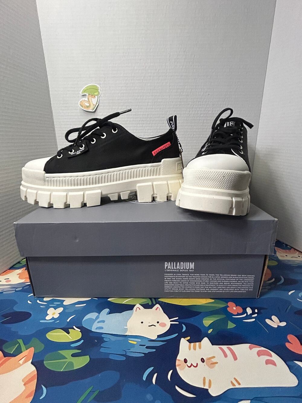 Black and white Palladium Revolt Lo platform trainers Us 9